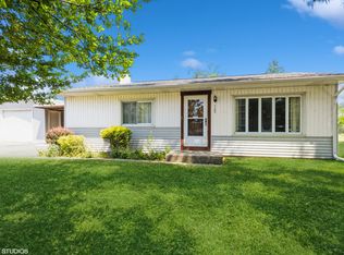 1402 Sunset Dr, McHenry, IL 60051