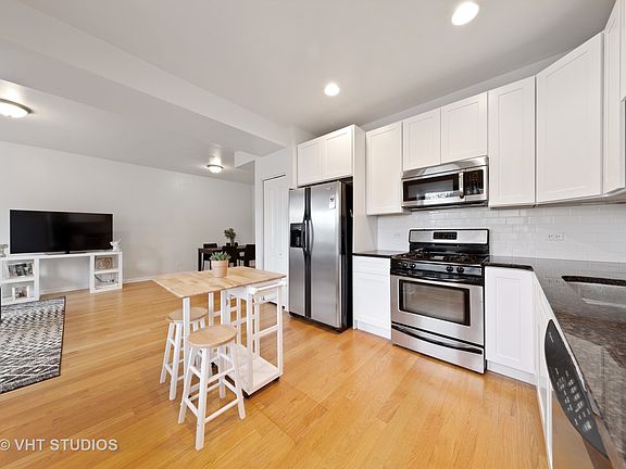 4th image of 3104 W Leland Ave #203
