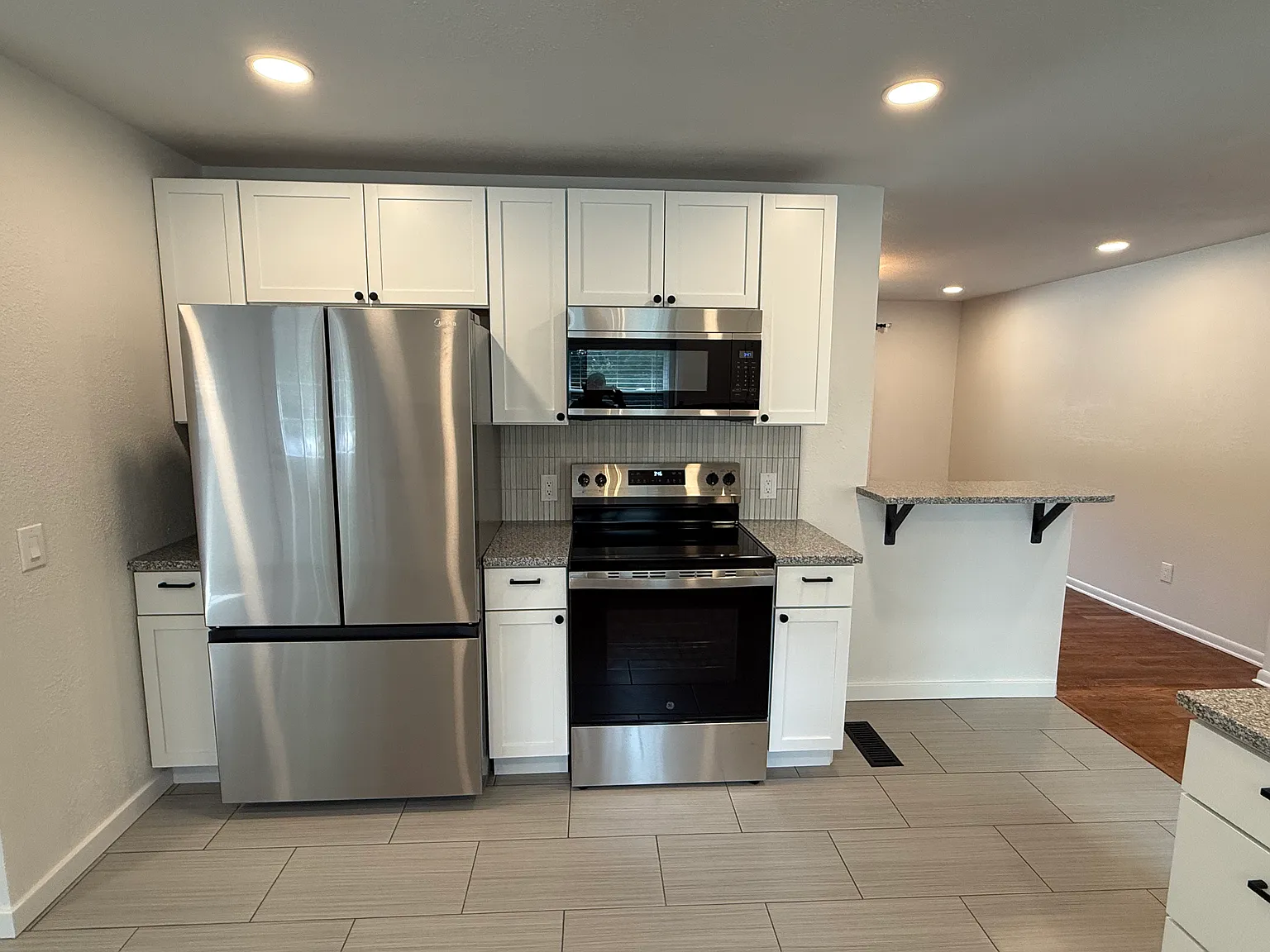 2 bed, 1096 sqft, $2,250 — Photo 3