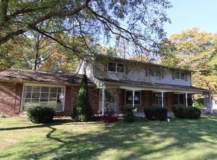 904 Beechwood Dr, Valparaiso, IN 46383