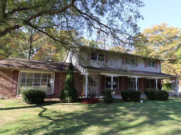904 Beechwood Dr, Valparaiso, IN 46383