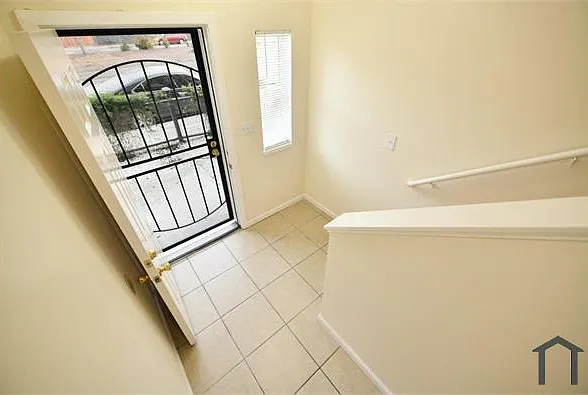 3 bed, 1728 sqft, $3,724 — Photo 2