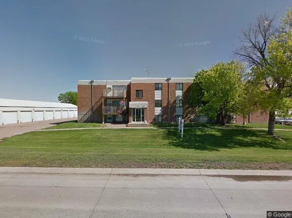 1210 E 8th St, Cozad, NE