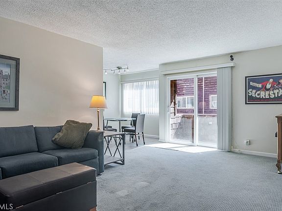 3rd image of 5414 Newcastle Ave