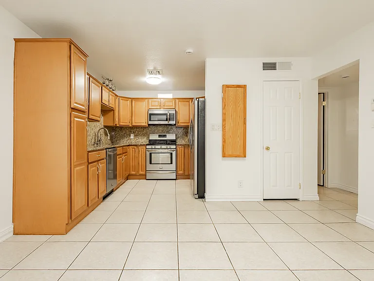 3969 Manford Cir — Photo 7