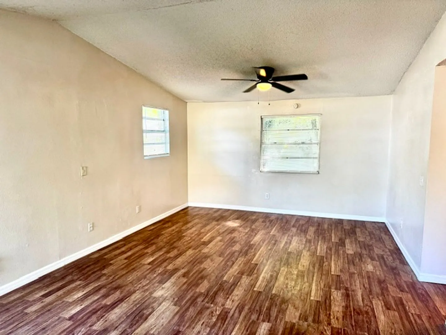 Charming 2 bedroom — Photo 4