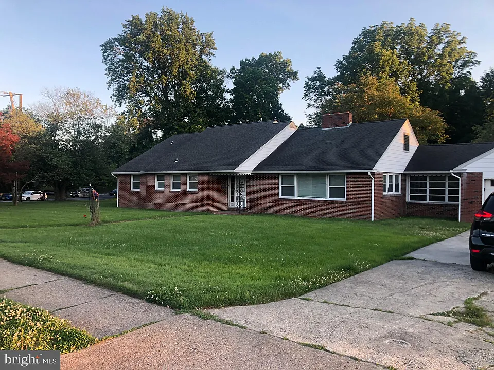 2 Warwick Rd