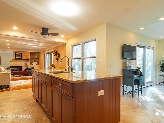 4th image of 1067 W Skylark Dr