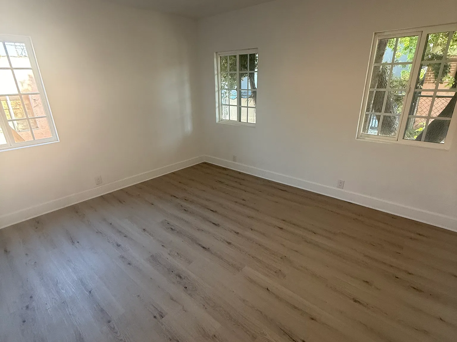 1144 S La Peer Dr — Photo 4