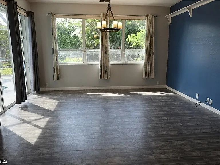 563 Chamonix Ave S — Photo 18