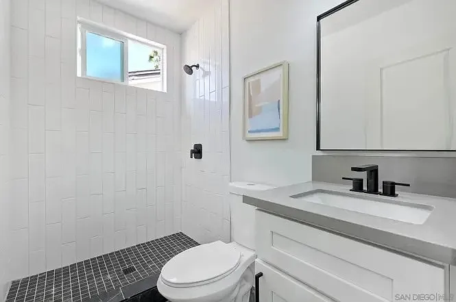 1059 Emory St #2 — Photo 4