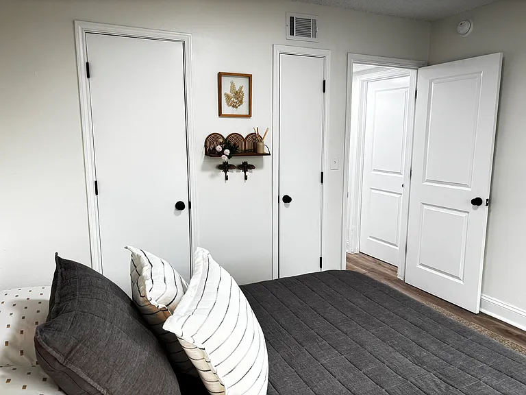 Brookhaven Apartments — Photo 11
