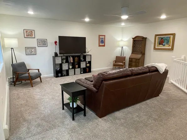 3701 Lynn Dr APT B, Anchorage, AK 99508