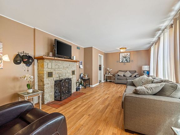 3rd image of 51 S Hawthorne Blvd