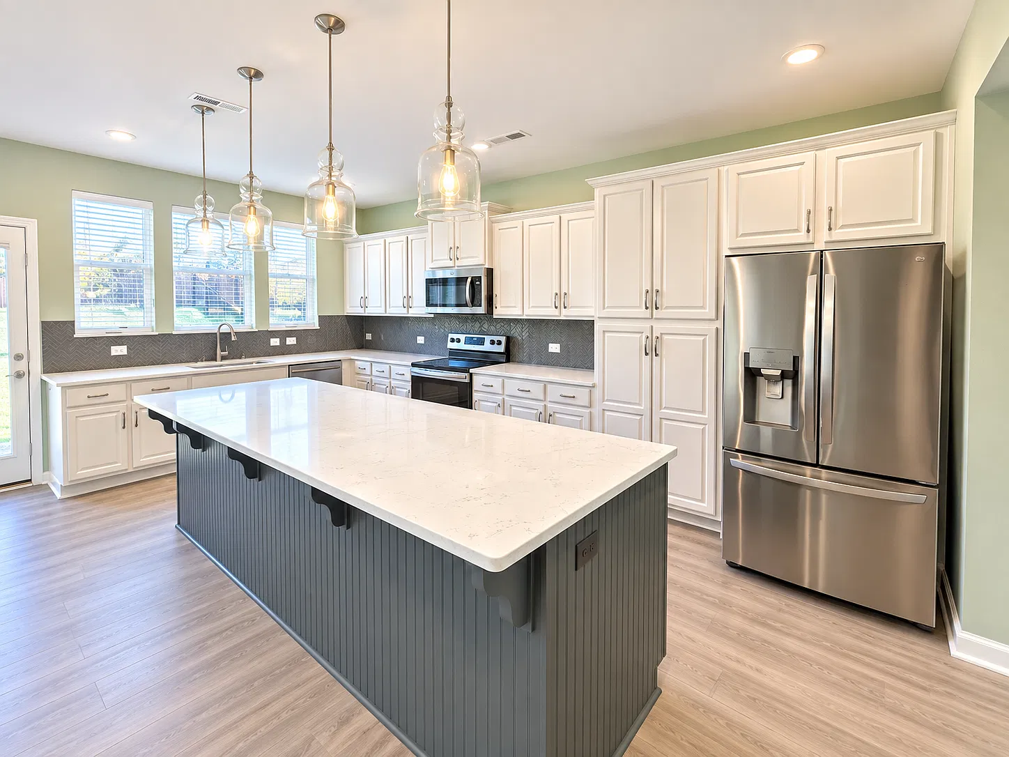 3 bed, 2527 sqft, $2,200 — Photo 3