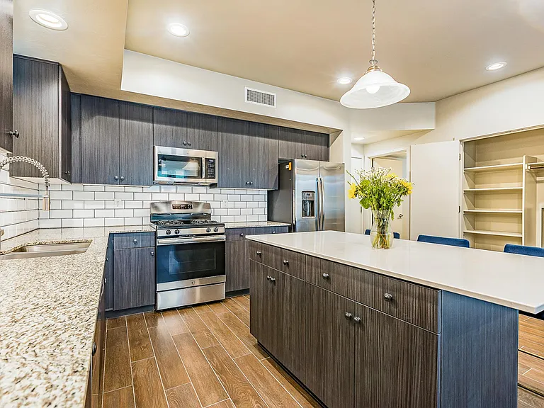864 E Park Modern Dr — Photo 10