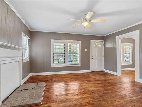 5th image of 109 Fisher St