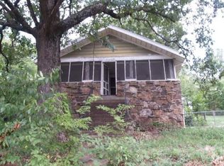 1056 W Main St, Huntsville, AR 72740