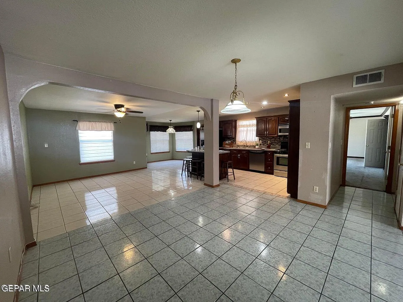 3 bed, 2.5 bath, 1280 sqft, $2,000 — Photo 2