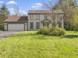 1650 S Twin Willows Dr, New Berlin, WI 53146