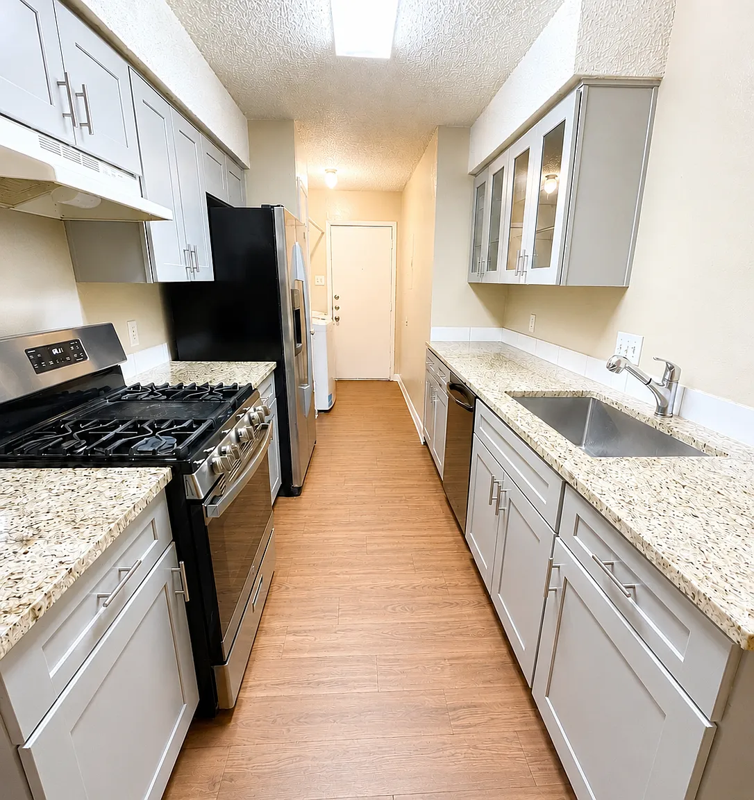 3 bed, 950 sqft, $1,750 — Photo 1
