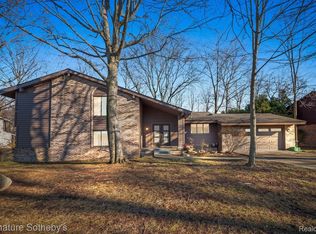 28750 Creek Bend Dr, Farmington Hills, MI 48331