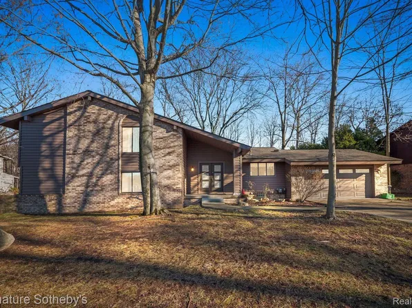 28750 Creek Bend Dr, Farmington Hills, MI 48331