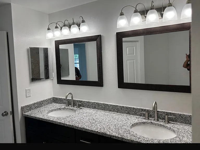 658 Royalty Ct — Photo 2