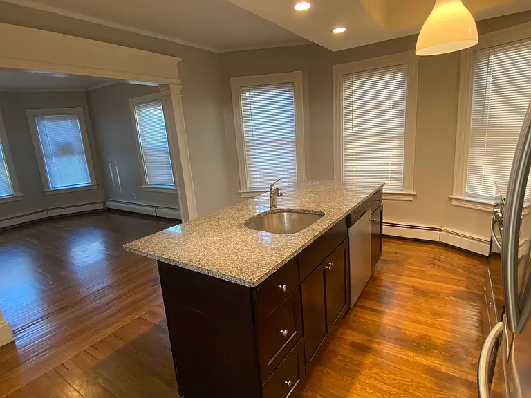 628 Smith St — Photo 4