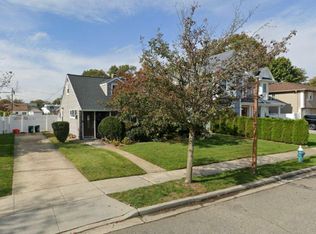 658 Wyngate Dr E, Valley Stream, NY 11580