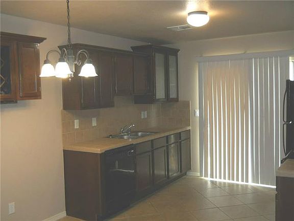 3rd image of 1831 Shreya St