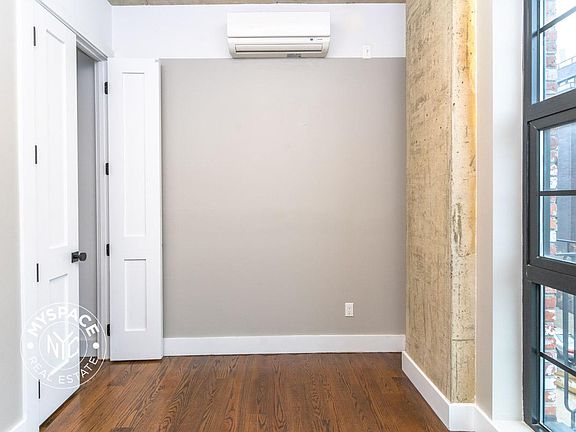5th image of 187 Kent Ave #303