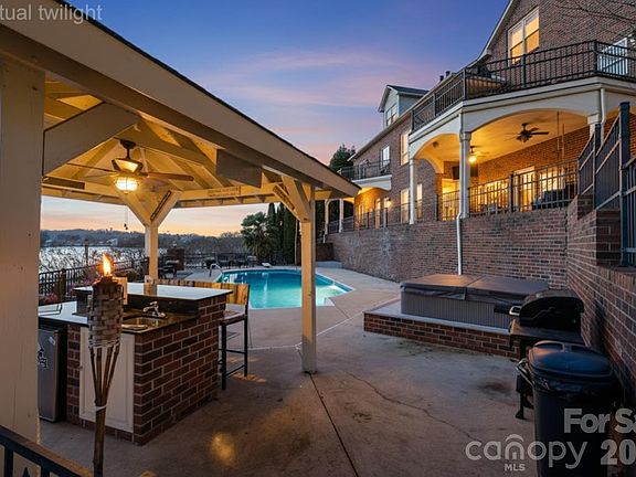 3rd image of 121 Pleasant Pointe Dr