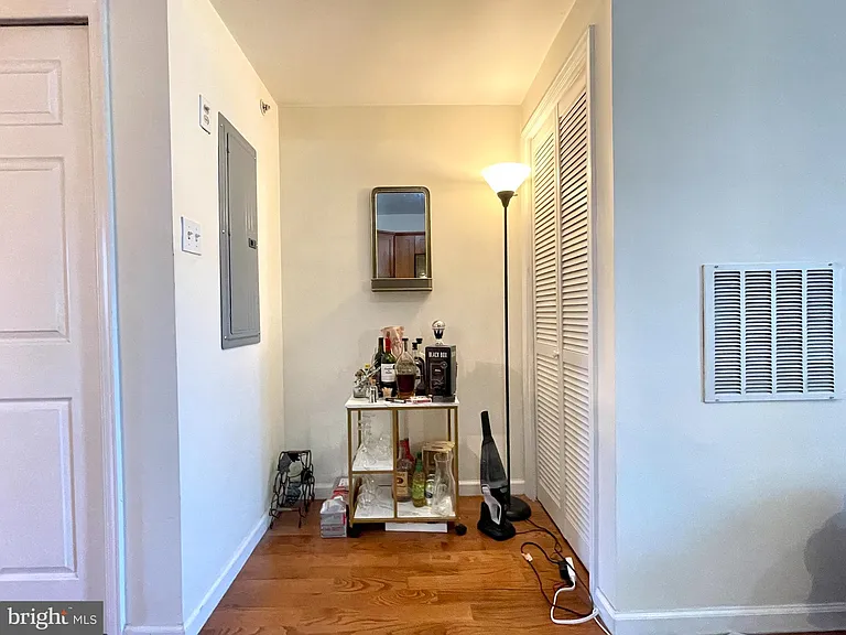 1131 Green St #3 — Photo 2