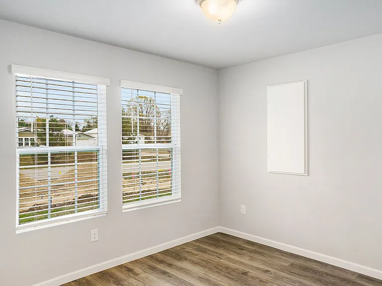 617 W Marion St — Photo 15