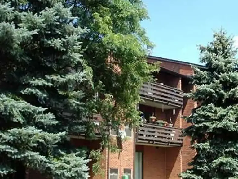 Ebonhurst Apartments — Photo 4