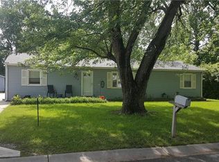428 Circle Dr, Liberty, MO 64068