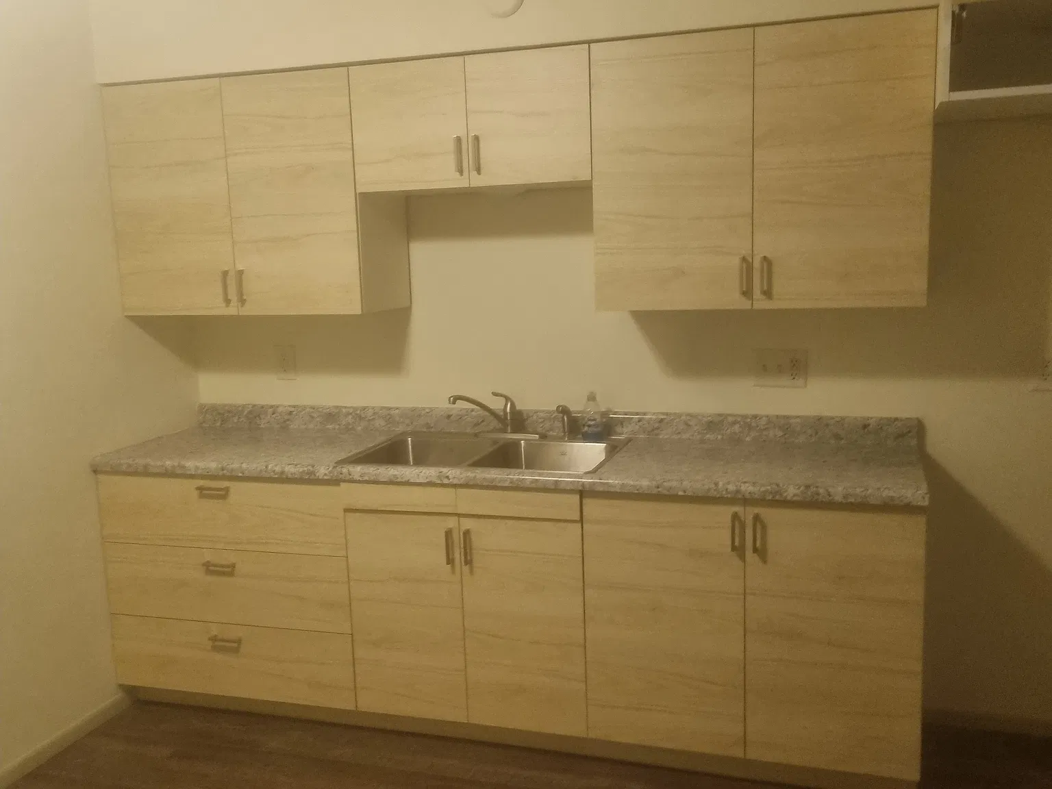 3 bed, 1000 sqft, $1,400 — Photo 2