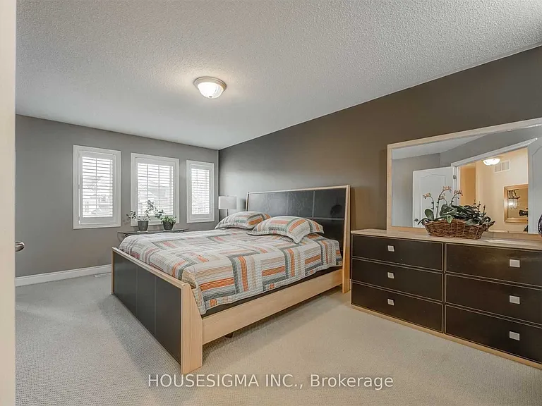 244 Tawny Cres — Photo 16