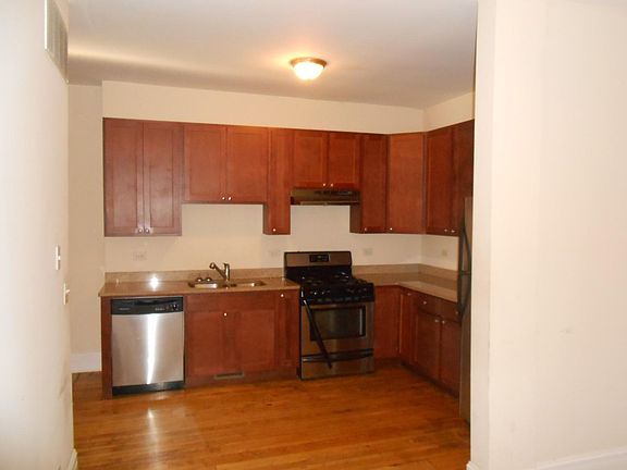 3rd image of 3820 N Sheffield Ave #1W