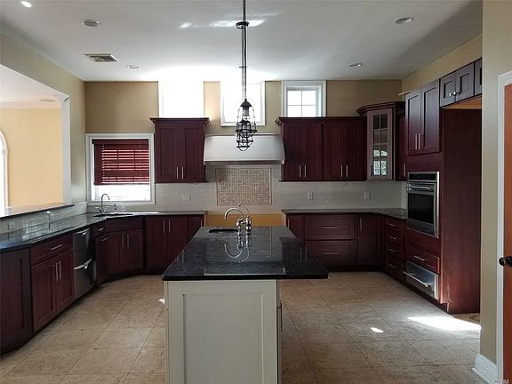 2nd image of 103 Massapequa Ave