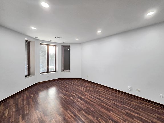 2nd image of 3234 S Princeton Ave #1F