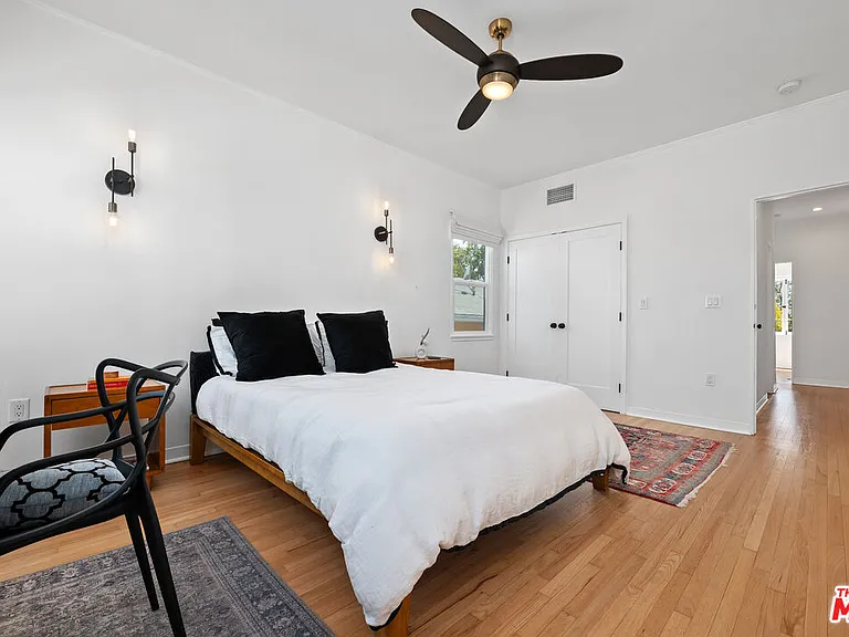 1270 N Hayworth Ave — Photo 20