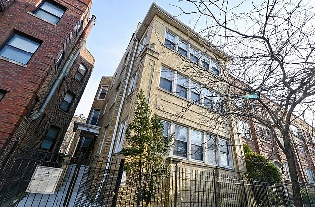 1st image of 823 W Lawrence Ave #2