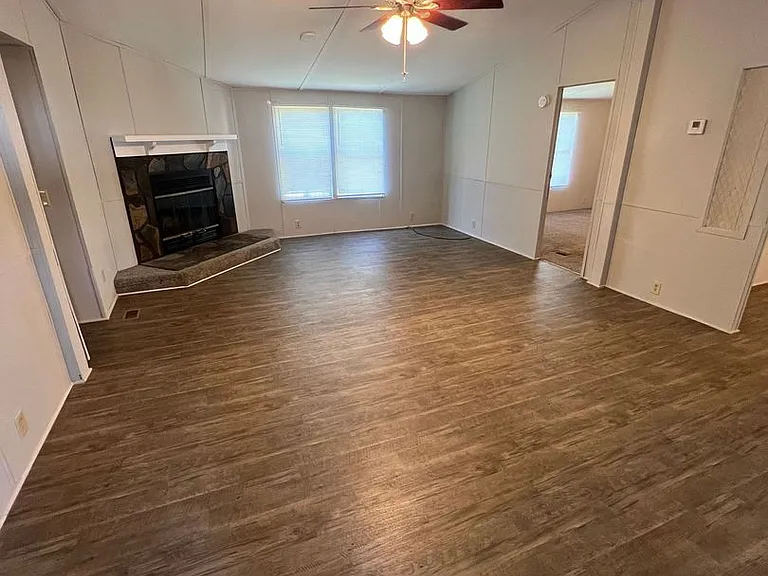 3700 Ash Dr — Photo 3