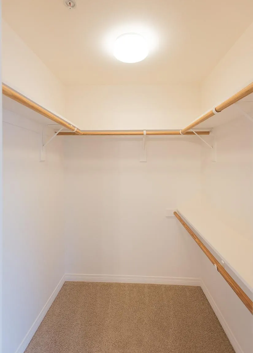 3 bed, 1374 sqft, $2,900 — Photo 4