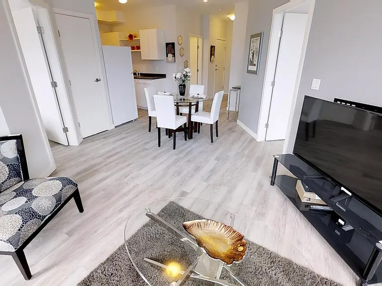 733 Goldstream Ave — Photo 7