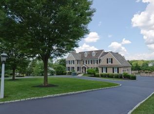 16 Harrison Dr, Newtown Square, PA 19073