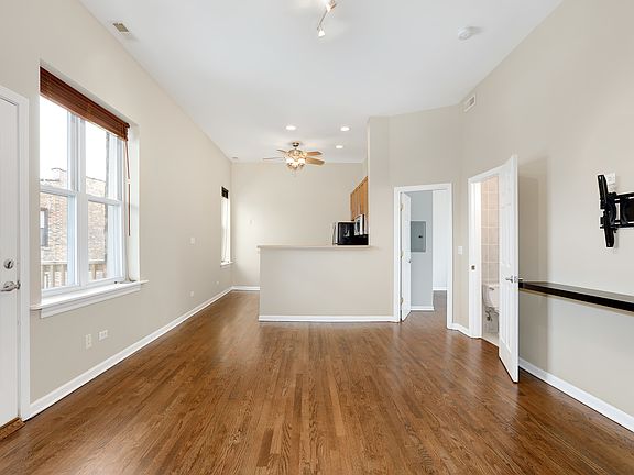 3rd image of 2605 N Hamlin Ave #3