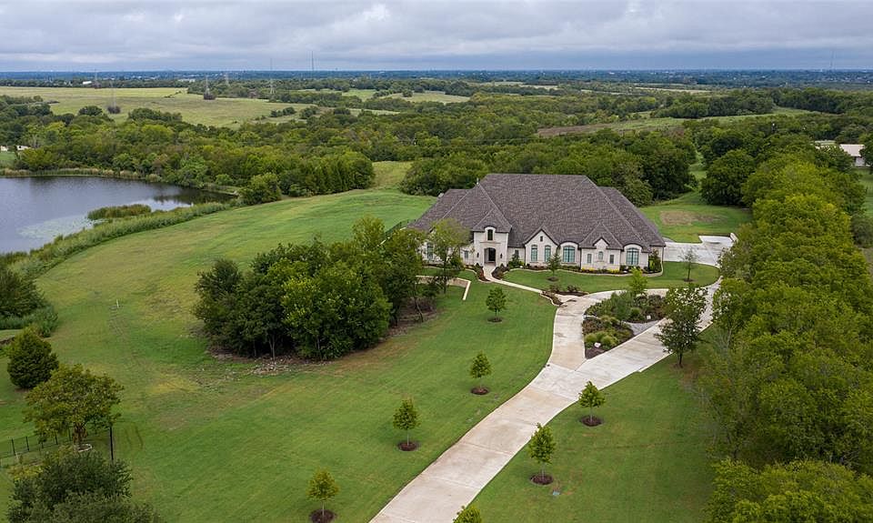 1st image of 330 Oak Hollow Ln